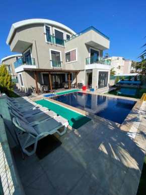 Detached and luxury villa in kadriye
